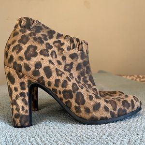 Sam & Libby Leopard suede booties, size 7